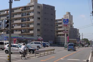 スリーエフを直進
